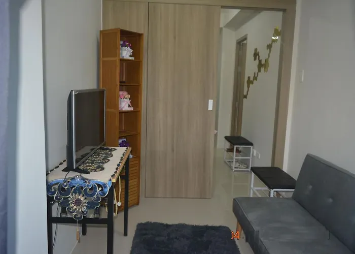 Lovely 2-br W/balcony In Sm-sucat, Paranaque Apartment *