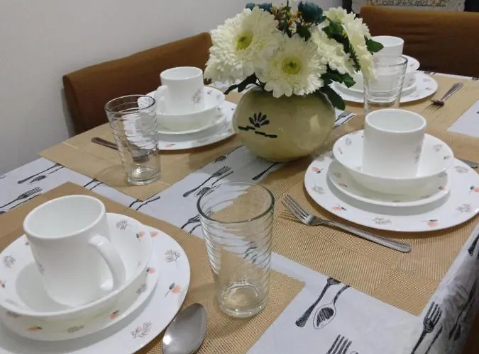 Lovely 2-br W/balcony In Sm-sucat, Paranaque Apartment *