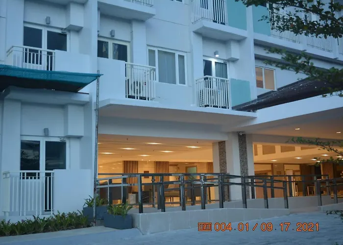 Apartment Lovely 2-br W/balcony In Sm-sucat, Paranaque