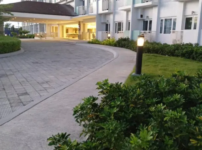 Lovely 2-br W/balcony In Sm-sucat, Paranaque
