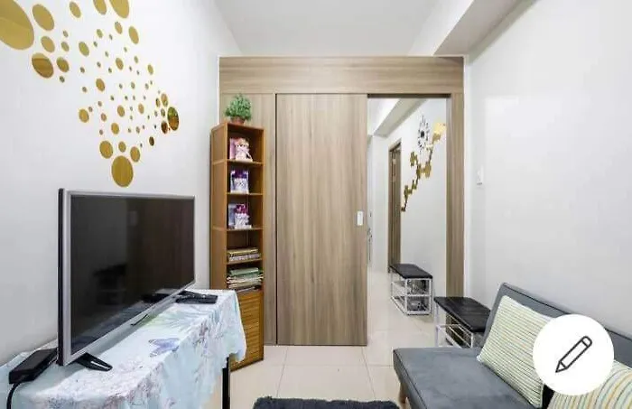Apartment Lovely 2-br W/balcony In Sm-sucat, Paranaque *